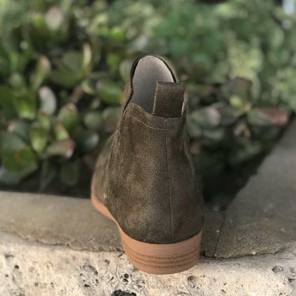Last 1! City Classified Khaki Slip On Flat Bootie - Picture 3 of 3